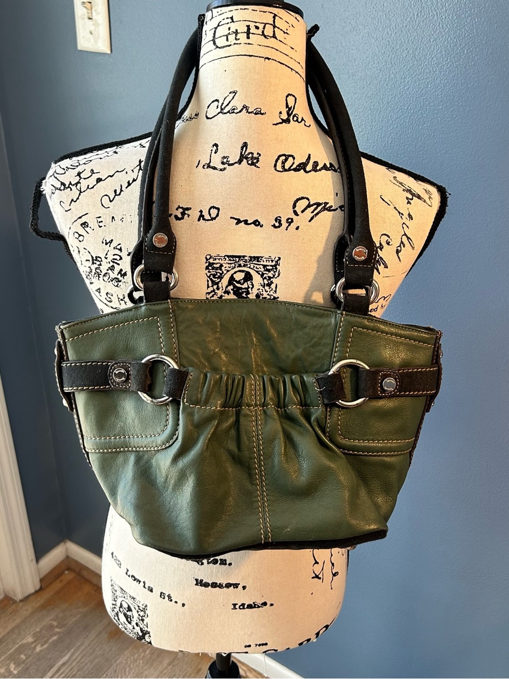 ⭐️ 5 for $25 ⭐️ Tignanello bucket hand bag